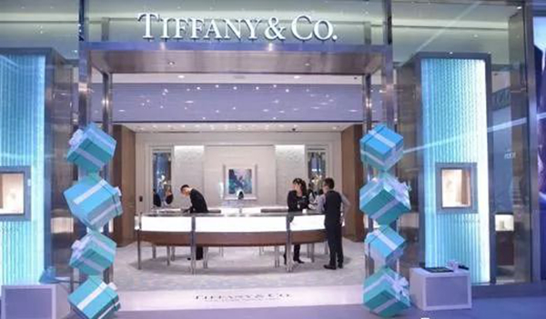 從時尚到過時，Tiffany藍是這樣一步步被餐飲人用廢的！|餐飲界
