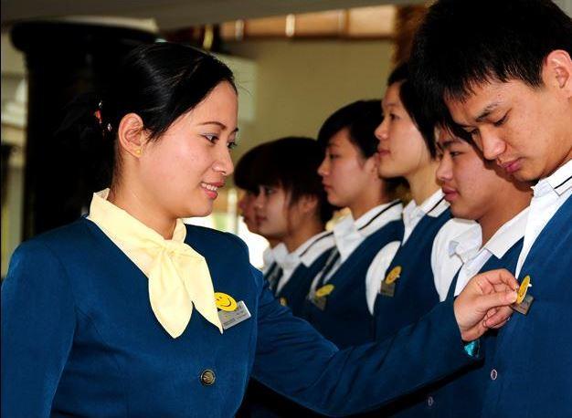 “小女孩”是做不好領(lǐng)班的！如何做一個(gè)優(yōu)秀的餐廳領(lǐng)班？|餐飲界
