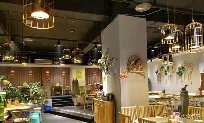 一年關(guān)店4萬(wàn)家，萬(wàn)人迷的川菜怎么就成了萬(wàn)人敵？|餐飲界
