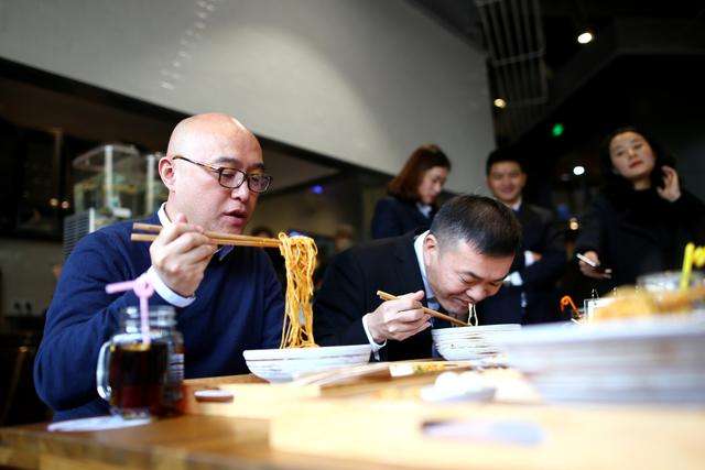 孟非小面將再關(guān)一家店，欲改做麻辣方便食品|餐飲界