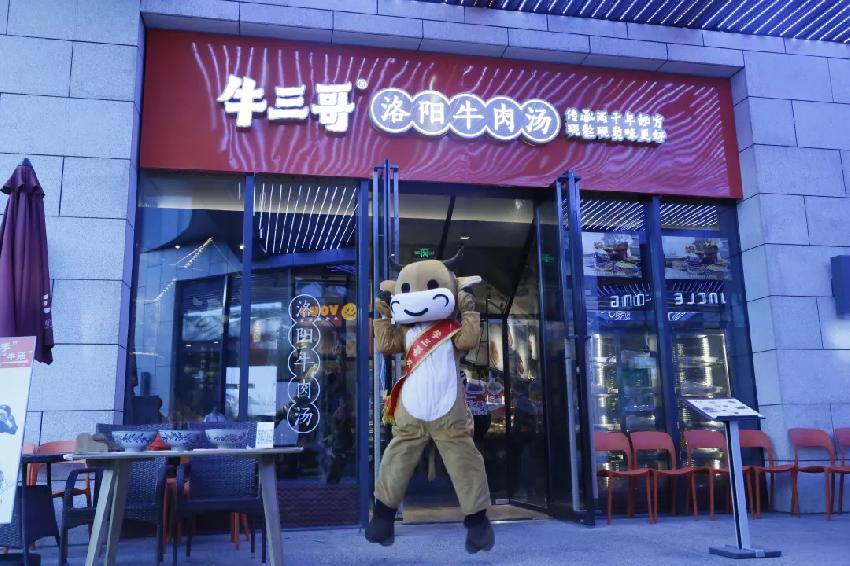 靠一碗湯，78個餐位一天接待1500人|餐飲界