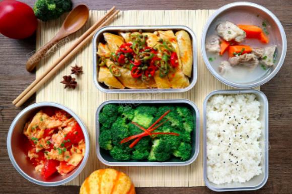 在愈發(fā)激烈的外賣(mài)大戰(zhàn)里，連鎖餐廳都出了什么招？|餐飲界