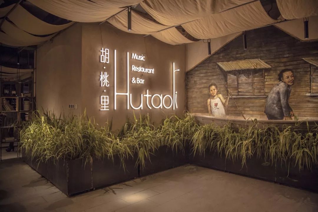 從“山寨熱”到“倒閉潮”，胡桃里你學不會的核心是什么？| 餐見|餐飲界