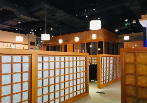 在競(jìng)爭(zhēng)激烈的日料紅?！耙倭⒉坏埂保@家日料老店做對(duì)了什么？|餐飲界