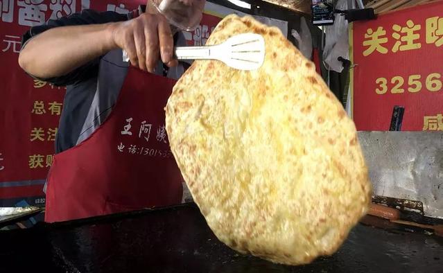 每天工作8個(gè)小時(shí)，賣200多個(gè)灌餅，月入4萬還買了兩套房！|餐飲界