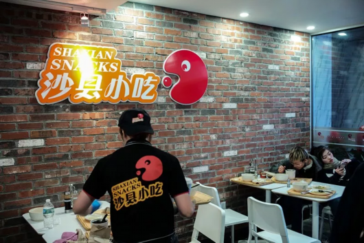 紐約這家中國小吃開業(yè)第一天3小時(shí)就售罄 味道正得很！|餐飲界