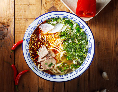 又一大新星牛肉拉面品牌橫空出世，名字叫做“筷三國(guó)”|餐飲界