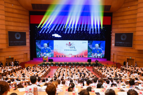  第六屆中國(guó)行業(yè)影響力品牌峰會(huì)，雅座CEO白昱對(duì)話央視康輝|餐飲界