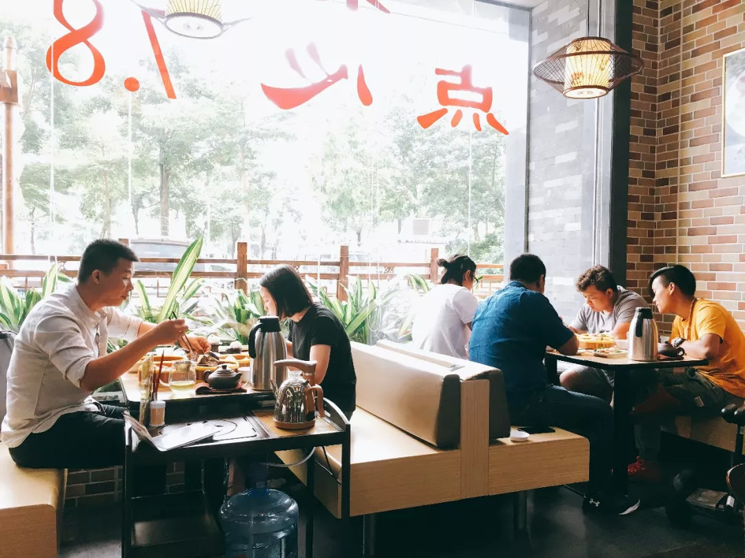 星巴克、西貝、呷哺呷哺……　大牌來(lái)了！社區(qū)餐飲正在逆襲？|餐飲界