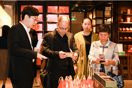 創(chuàng)新求變 與愛相擁 中國茶企的品牌化探索與價值構建|餐飲界