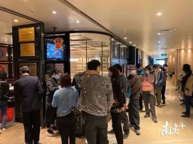 大家都在期待的“報復性消費”，究竟什么時候來？|餐飲界