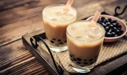 奈雪的茶、喜茶、珍蜜堂全面進(jìn)擊，疫情后的茶飲市場(chǎng)將誰主沉浮?|餐飲界