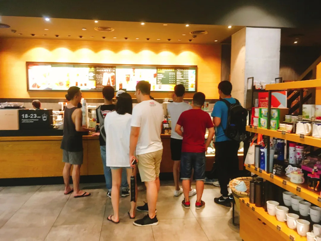 茶、咖不分家！喜茶與星巴克的成功有何共性？｜餐見|餐飲界