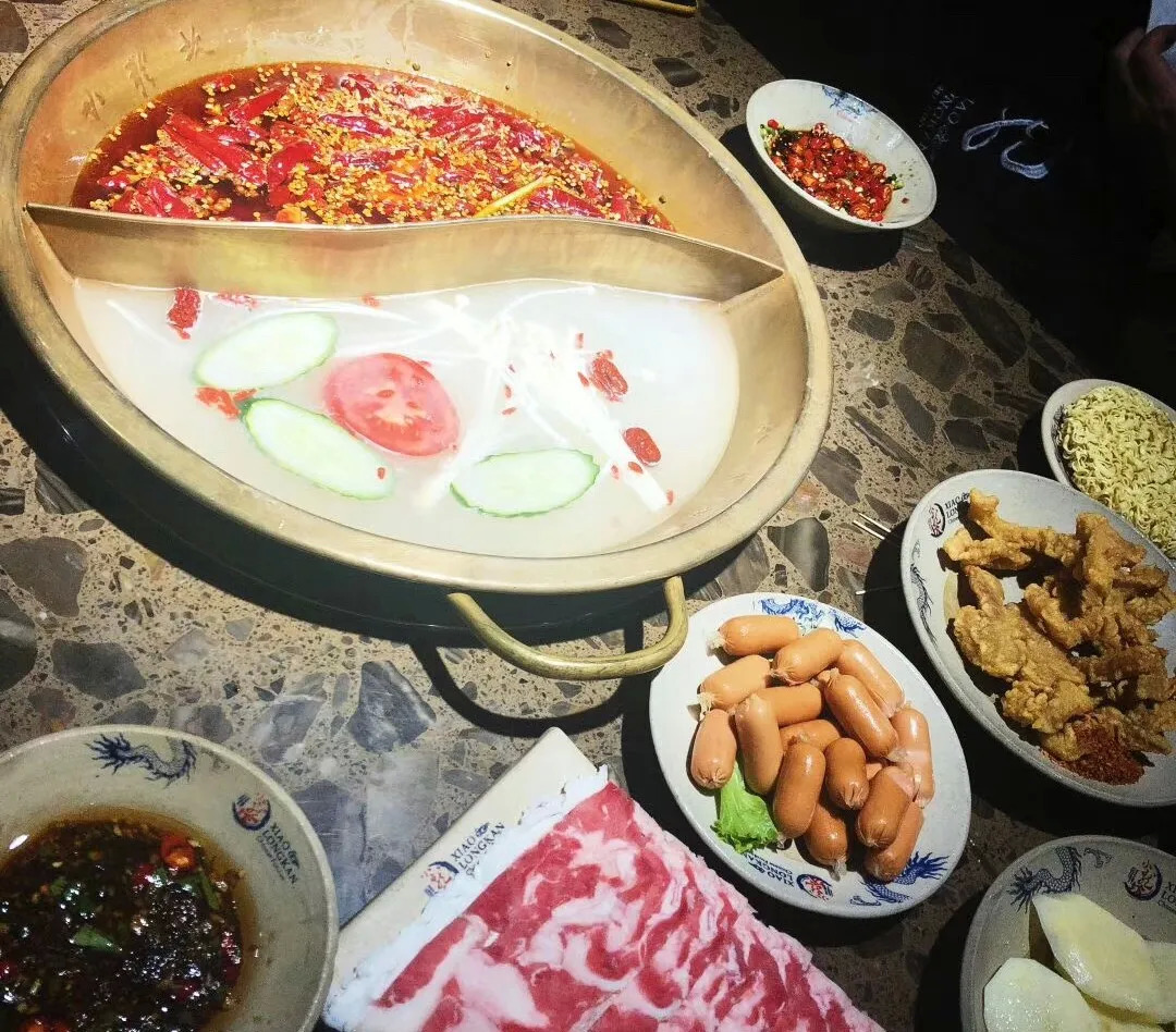 疫情下火鍋迎來(lái)至暗時(shí)刻，這些品牌拿什么率先破局？|餐飲界