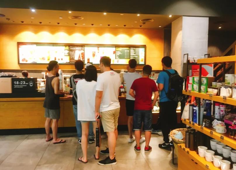 茶、咖不分家！喜茶與星巴克的成功有何共性？｜餐見|餐飲界