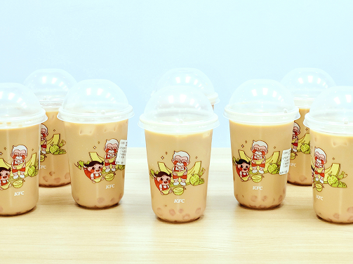 新老品牌聯(lián)手送出夏日甜蜜！元?dú)馍致?lián)名KFC推蜜瓜味乳茶|餐飲界