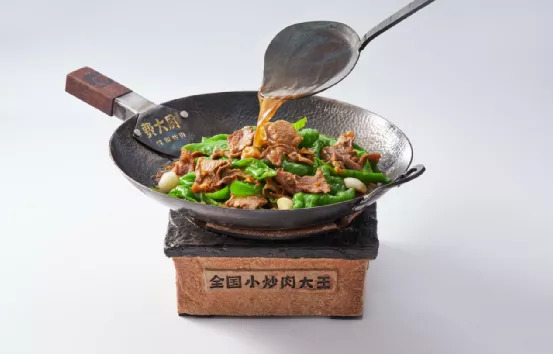 一盤辣椒炒肉，能撐起費大廚的“出湘記”嗎？|餐飲界