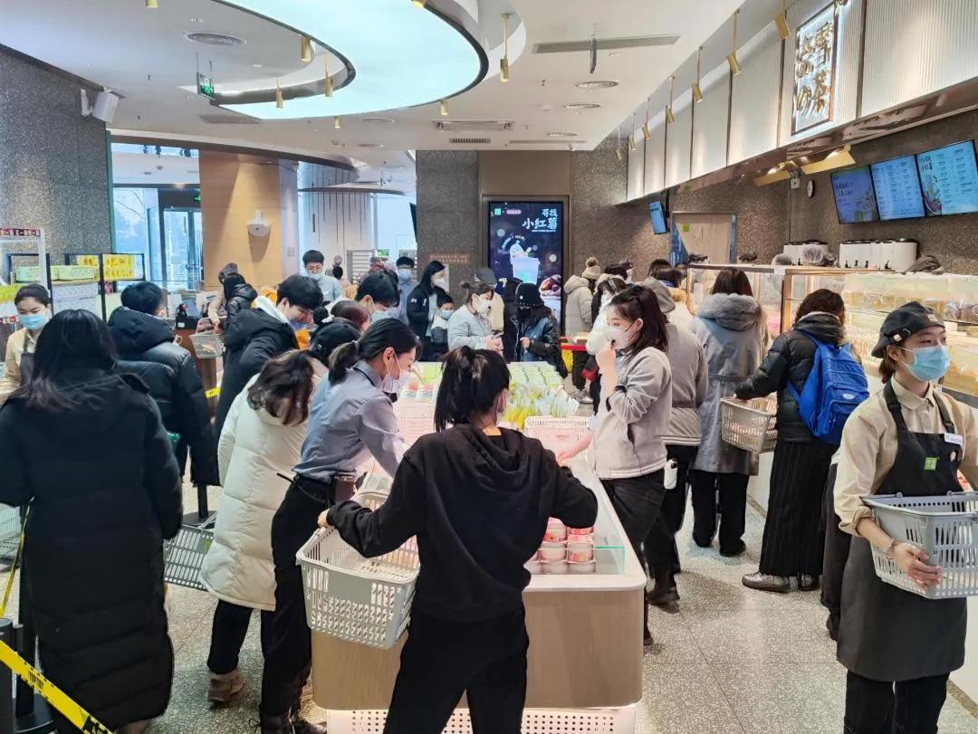 奈雪哈爾濱單店日營(yíng)收40萬(wàn)刷新紀(jì)錄，店員開(kāi)工喜提獎(jiǎng)金萬(wàn)余元|餐飲界
