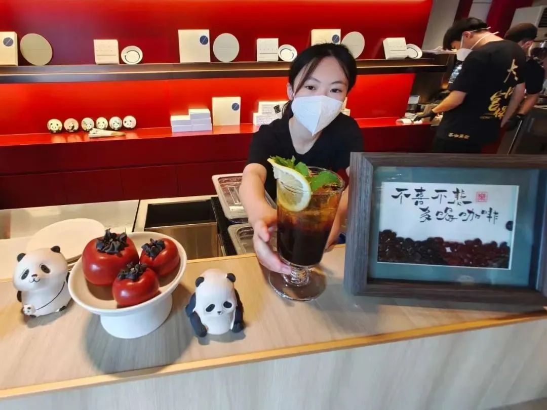 老字號布鞋內(nèi)聯(lián)升做咖啡，跨界咖啡這么卷了嗎？|餐飲界