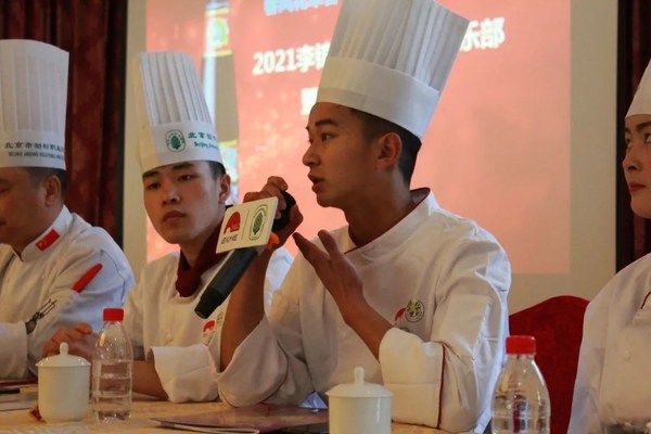 3個月當(dāng)上炒鍋領(lǐng)班，李錦記助00后小伙"北漂"學(xué)廚獲新生|餐飲界