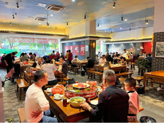 國慶餐飲消費(fèi)火熱,客如云賦能數(shù)智化餐飲加盟商家繁榮活躍|餐飲界