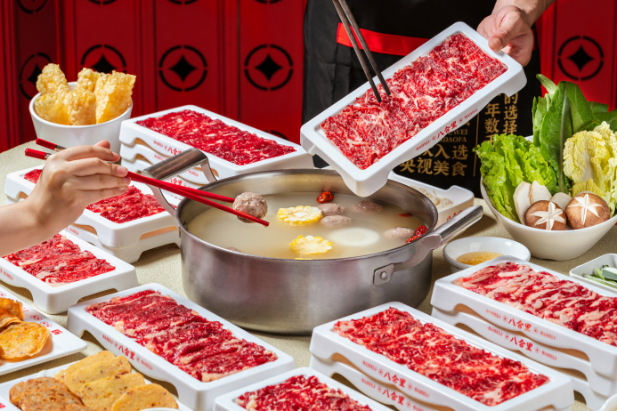 一人食火鍋“受害者”爆火后，八合里火鍋官方回應(yīng)來(lái)了|餐飲界