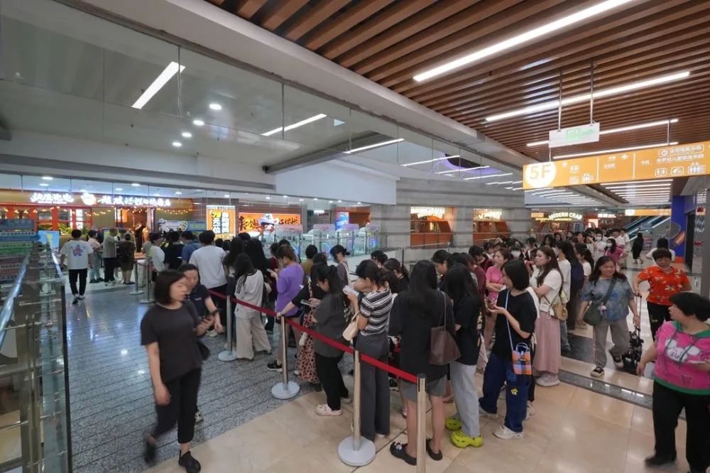 登頂熱搜，這家烤肉店憑何讓頂流商圈為之瘋狂？|餐飲界