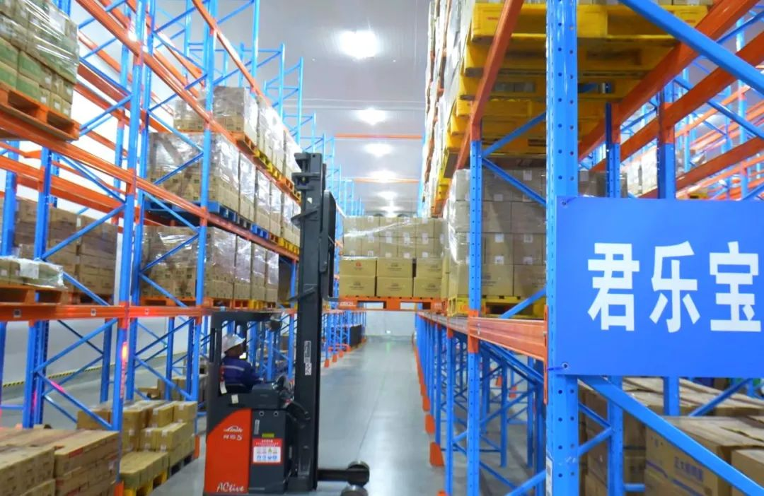 蜀?！辆龢穼殤?zhàn)略合作升級，打造全國極速冷鏈網(wǎng)，破解短保鮮奶配送難題