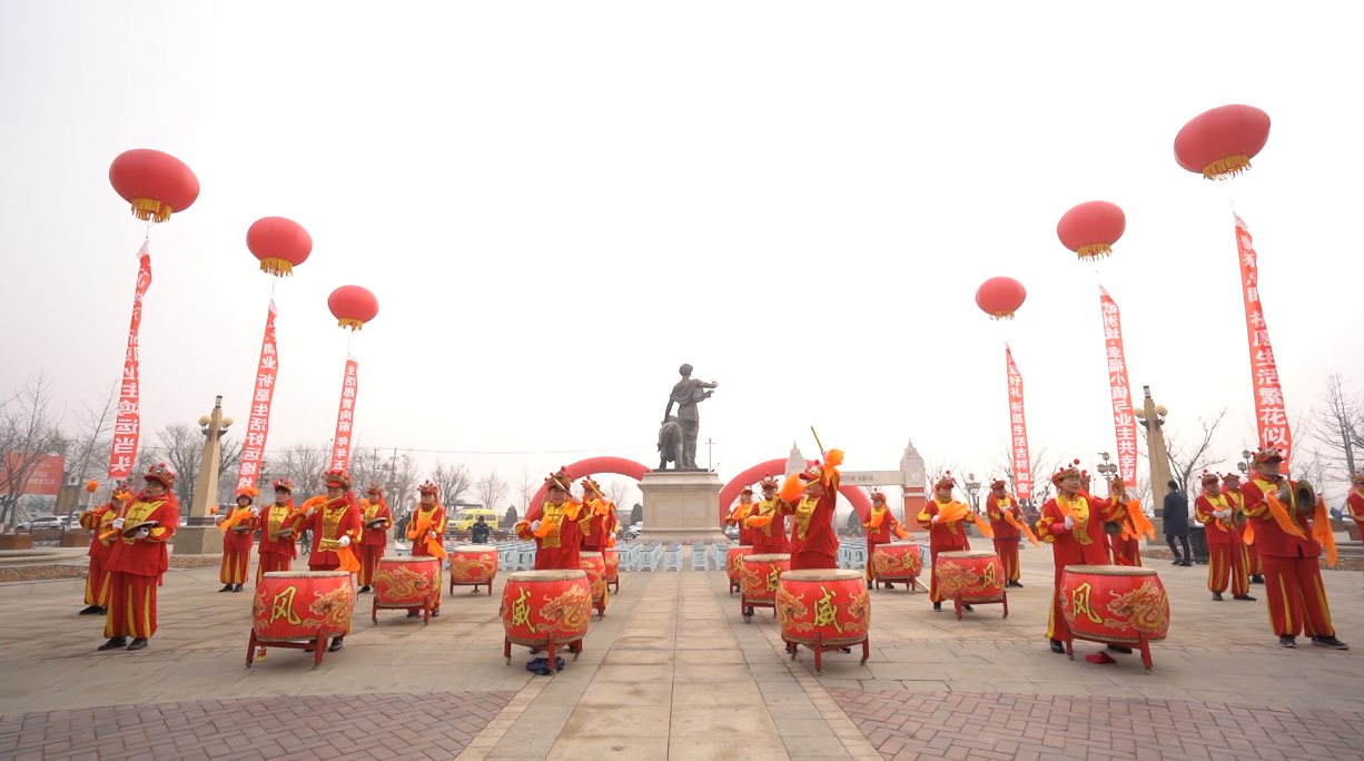 龍?zhí)ь^賞舞獅，二月二齊聚歐洲城·幸福小鎮(zhèn)(圖1)