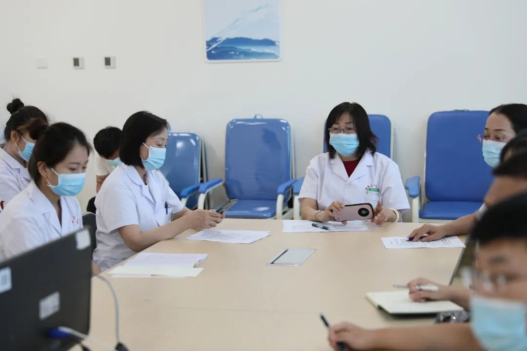 全省首家！中國醫(yī)科大學(xué)附屬第一醫(yī)院專家來“查房”，家門口享國內(nèi)優(yōu)質(zhì)醫(yī)療資源！(圖2)